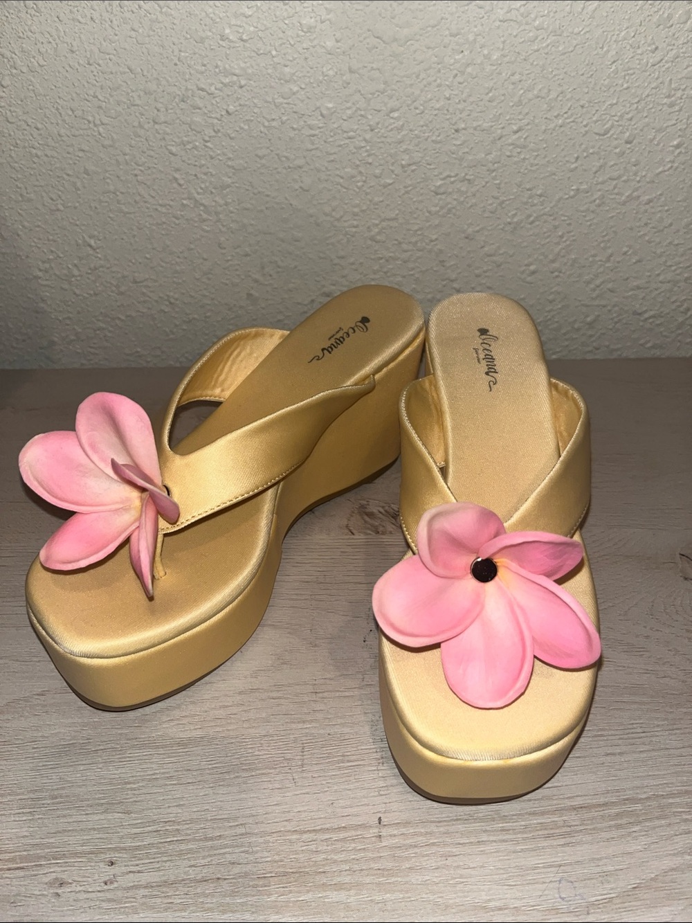 Never worn y2k yellow Platform Wedge Flip-Flops with Pink Flower